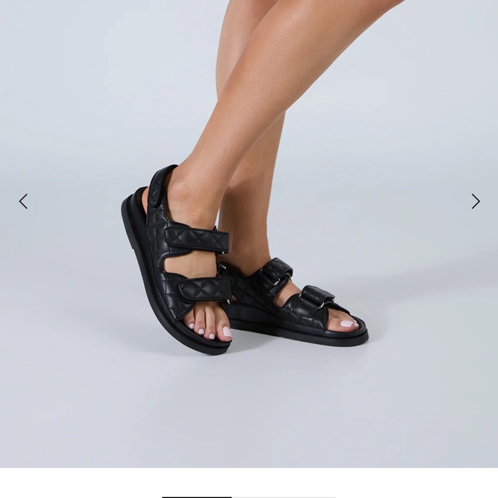 Tony Bianco Hiranni flat sandal- NWOT